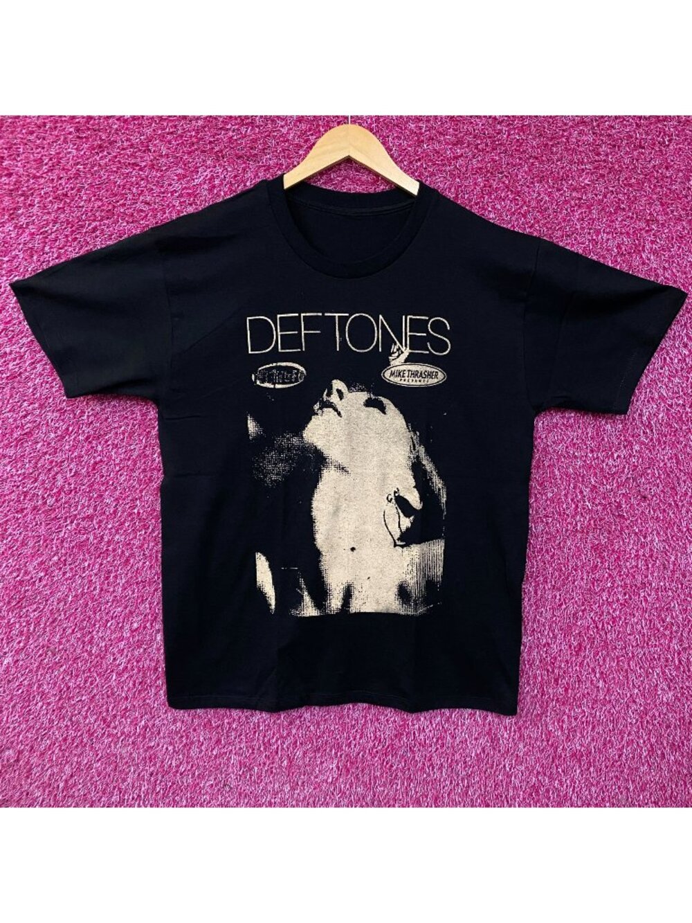 Deftones Saturday Night Wrist Graphic Band T-Shirt Large
